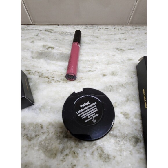 Laritzy Cosmetics Lip Gloss Curve, NIB, Full Size and Virtue Cream Highlighter - Picture 2 of 3